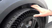 [Video]: Mini Cooper SE chạy thử bằng bộ lốp chống thủng Michelin Uptis
